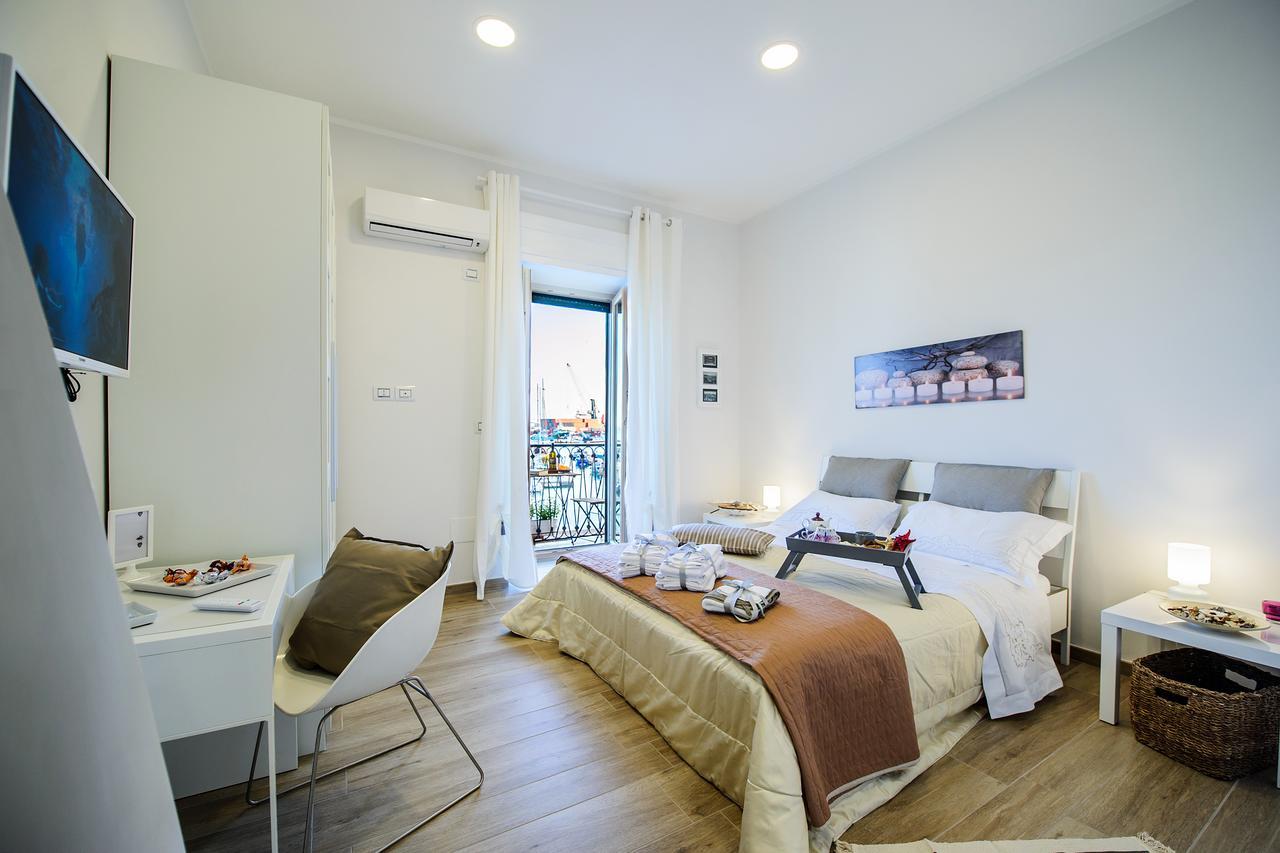 Margherita'S Apartment ซาแลร์โน ภายนอก รูปภาพ