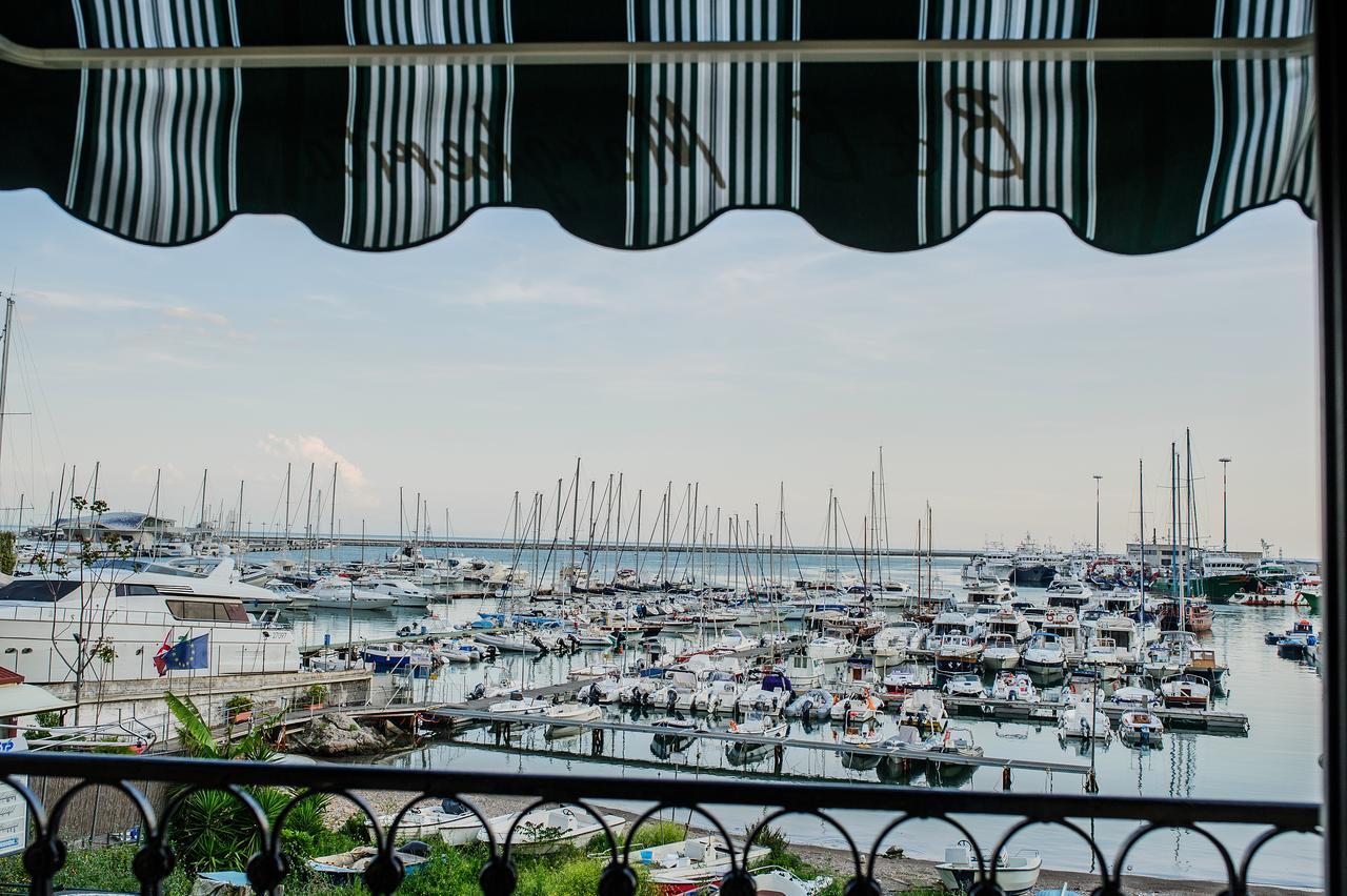 Margherita'S Apartment ซาแลร์โน ภายนอก รูปภาพ