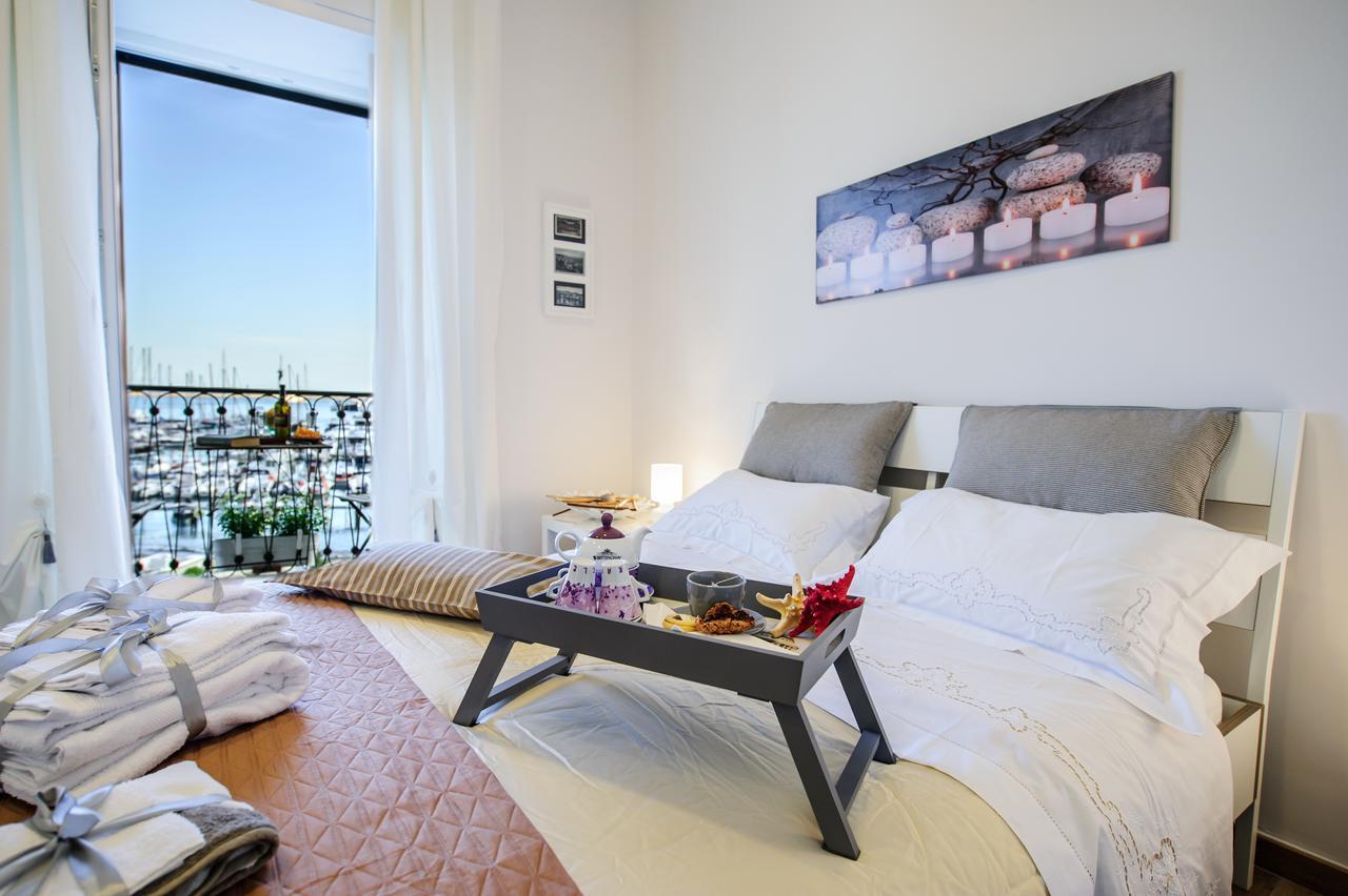 Margherita'S Apartment ซาแลร์โน ภายนอก รูปภาพ