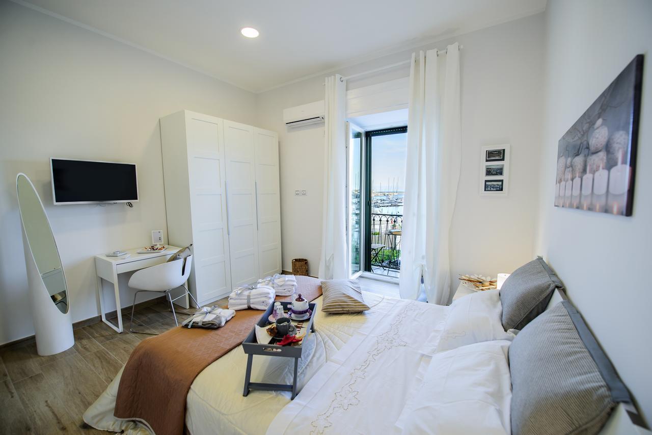 Margherita'S Apartment ซาแลร์โน ภายนอก รูปภาพ