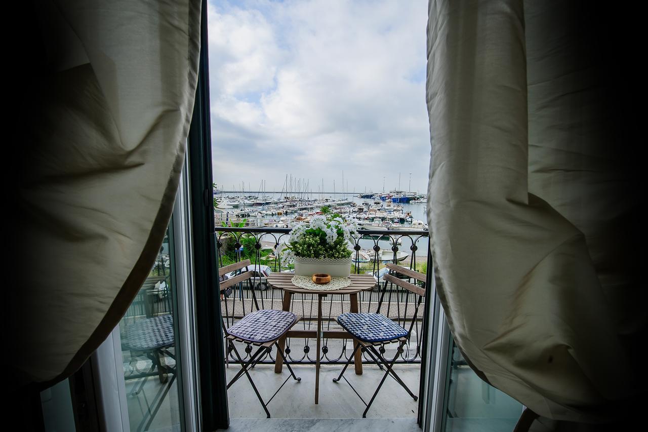 Margherita'S Apartment ซาแลร์โน ภายนอก รูปภาพ